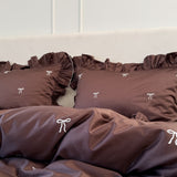 Conjunto de cama cor chocolate com babados e laços - 4 peças