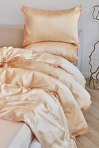 Conjunto de roupa de cama Tencel Cashew com detalhes em rosa - 4 peças