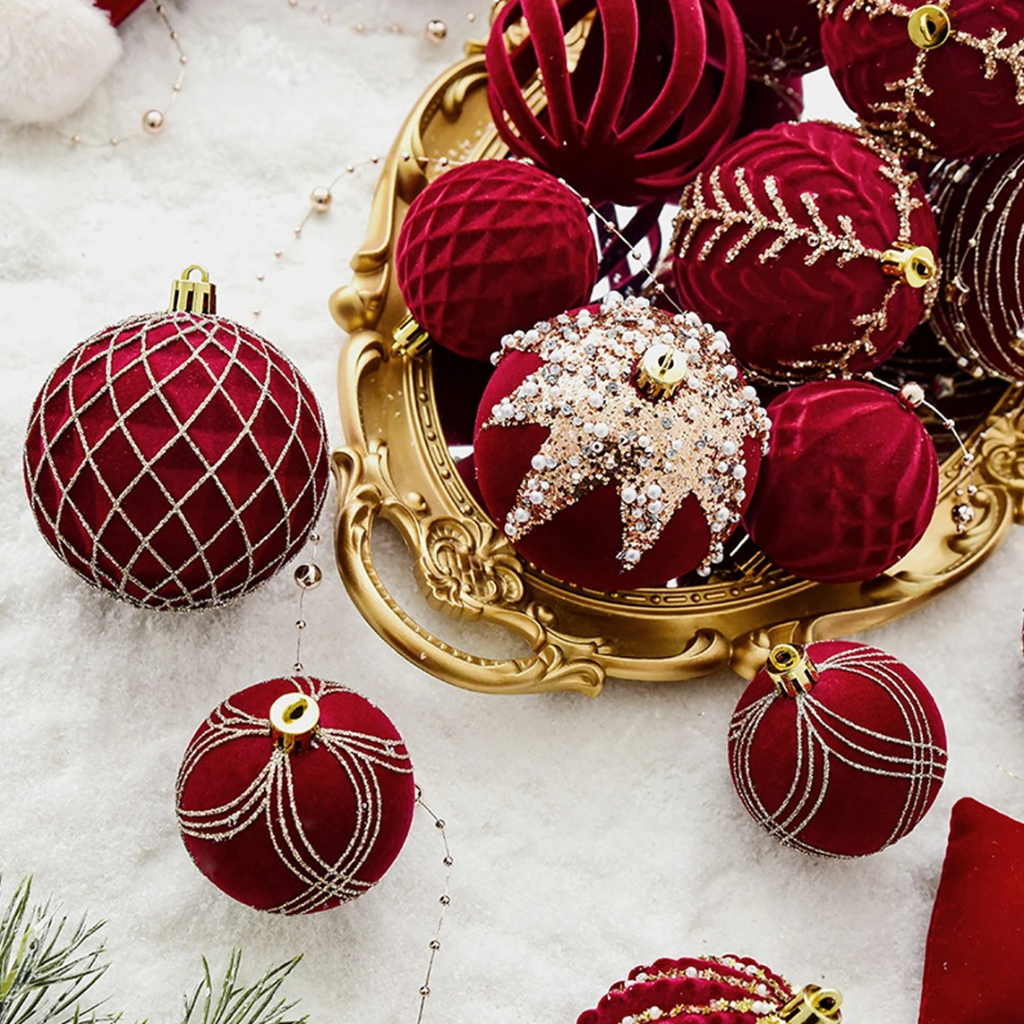 Bolas de Natal Pintadas e de Pelúcia Vermelhas para Árvore de Natal