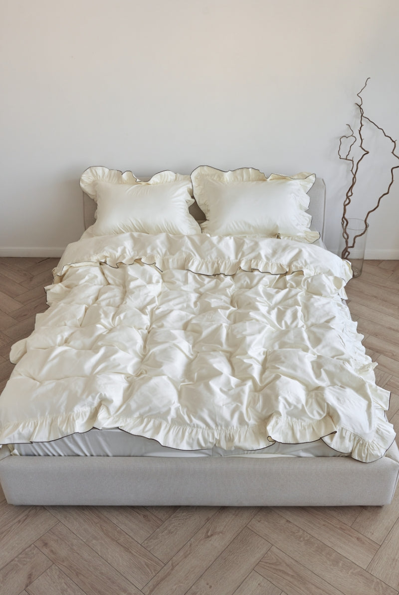 Conjunto de cama com babados em tons creme - 4 peças