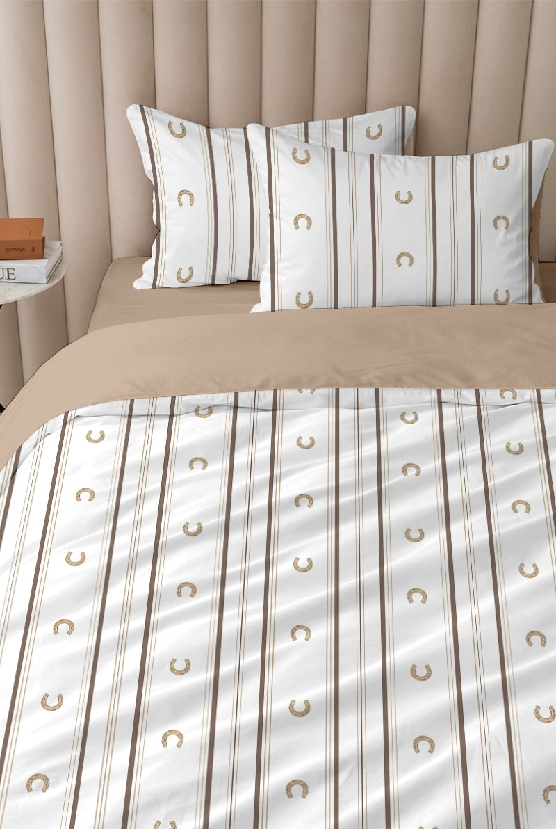 Conjunto de cama com estampa de ferraduras e listras - 4 peças