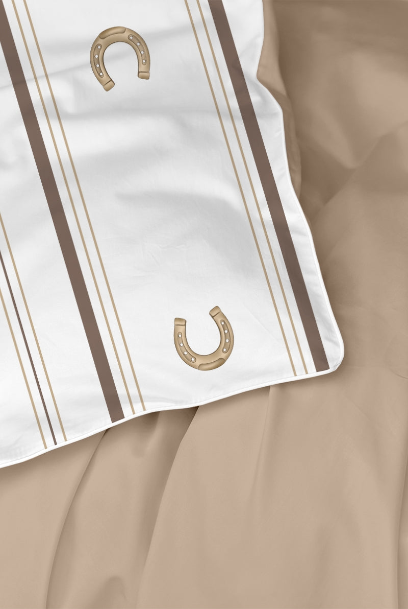 Conjunto de cama com estampa de ferraduras e listras - 4 peças