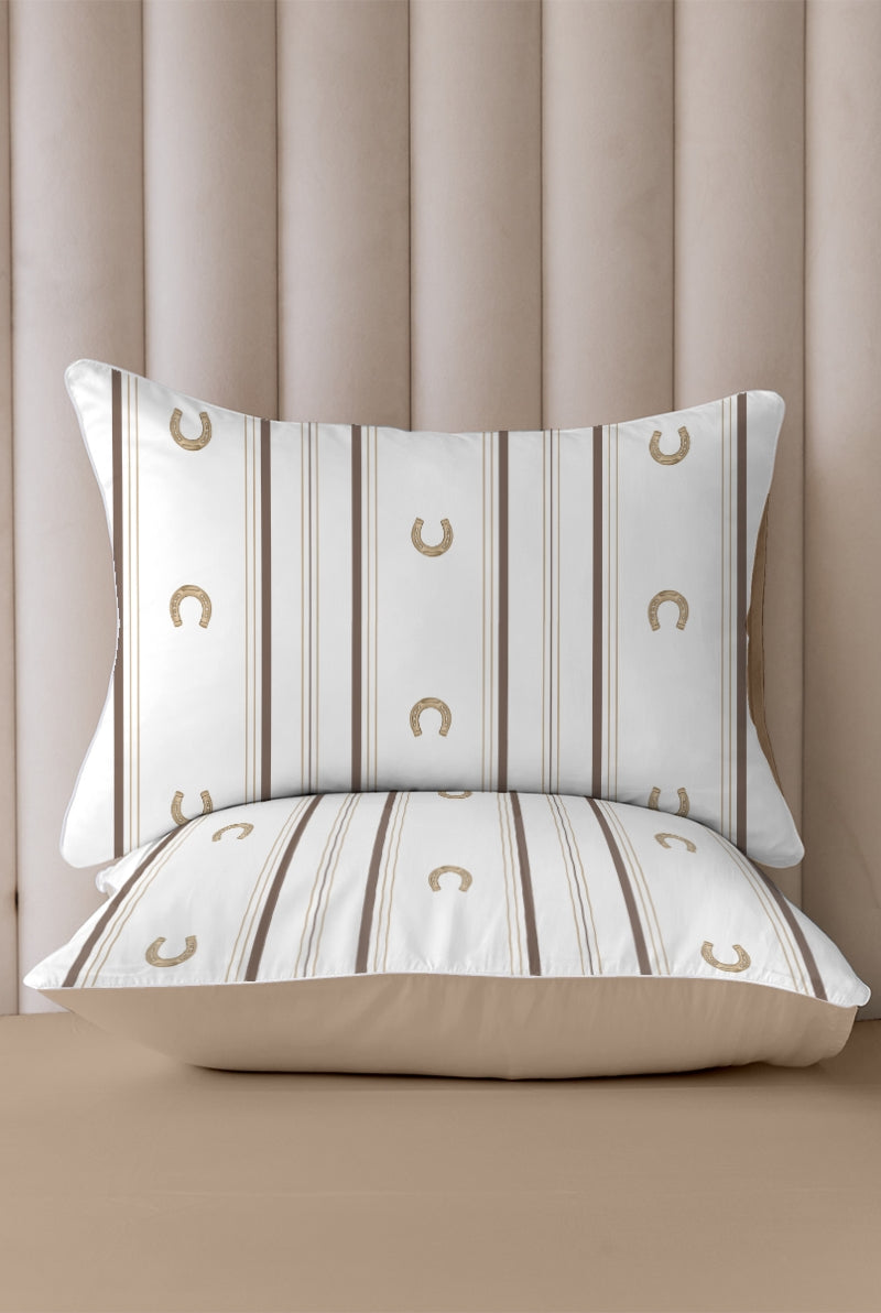 Conjunto de cama com estampa de ferraduras e listras - 4 peças