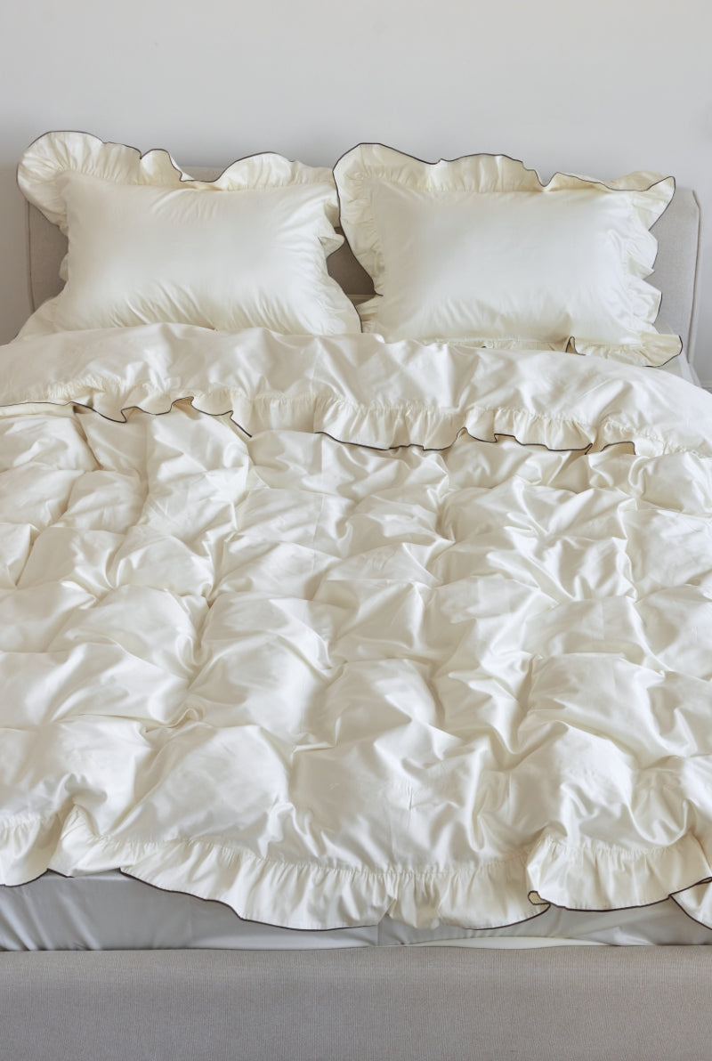 Conjunto de cama com babados em tons creme - 4 peças