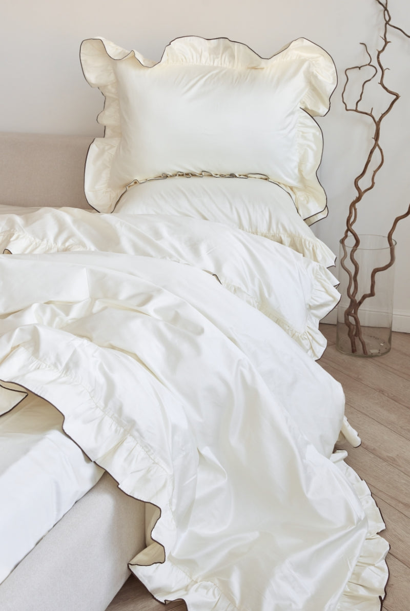 Conjunto de cama com babados em tons creme - 4 peças